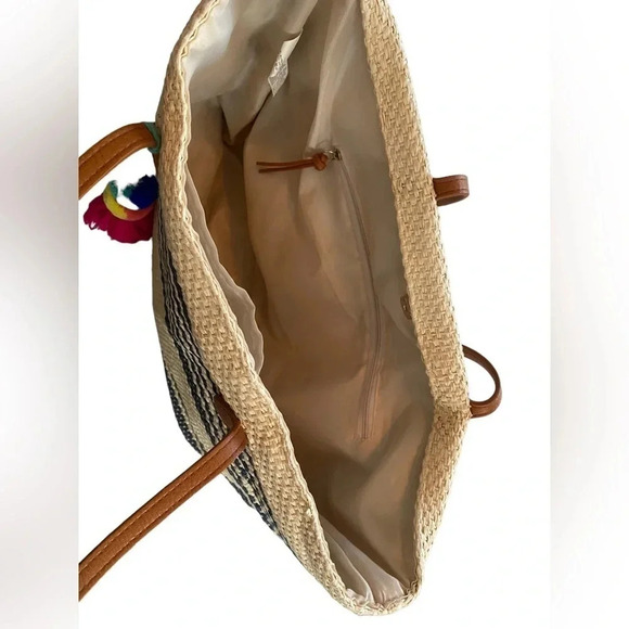 EUC Old Navy Basket Striped Tote Bag Colorful Tassel - Great for the Beach - Picture 2 of 7